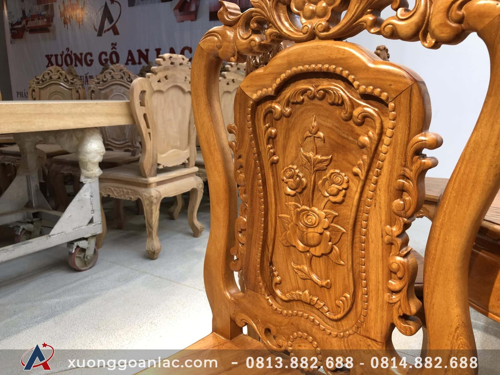 Bộ bàn ăn gỗ gõ đỏ 6 ghế Louis hoa hồng (Anh Hoàn, Thái Bình) 5 lưng ghế louis hồng hạt
