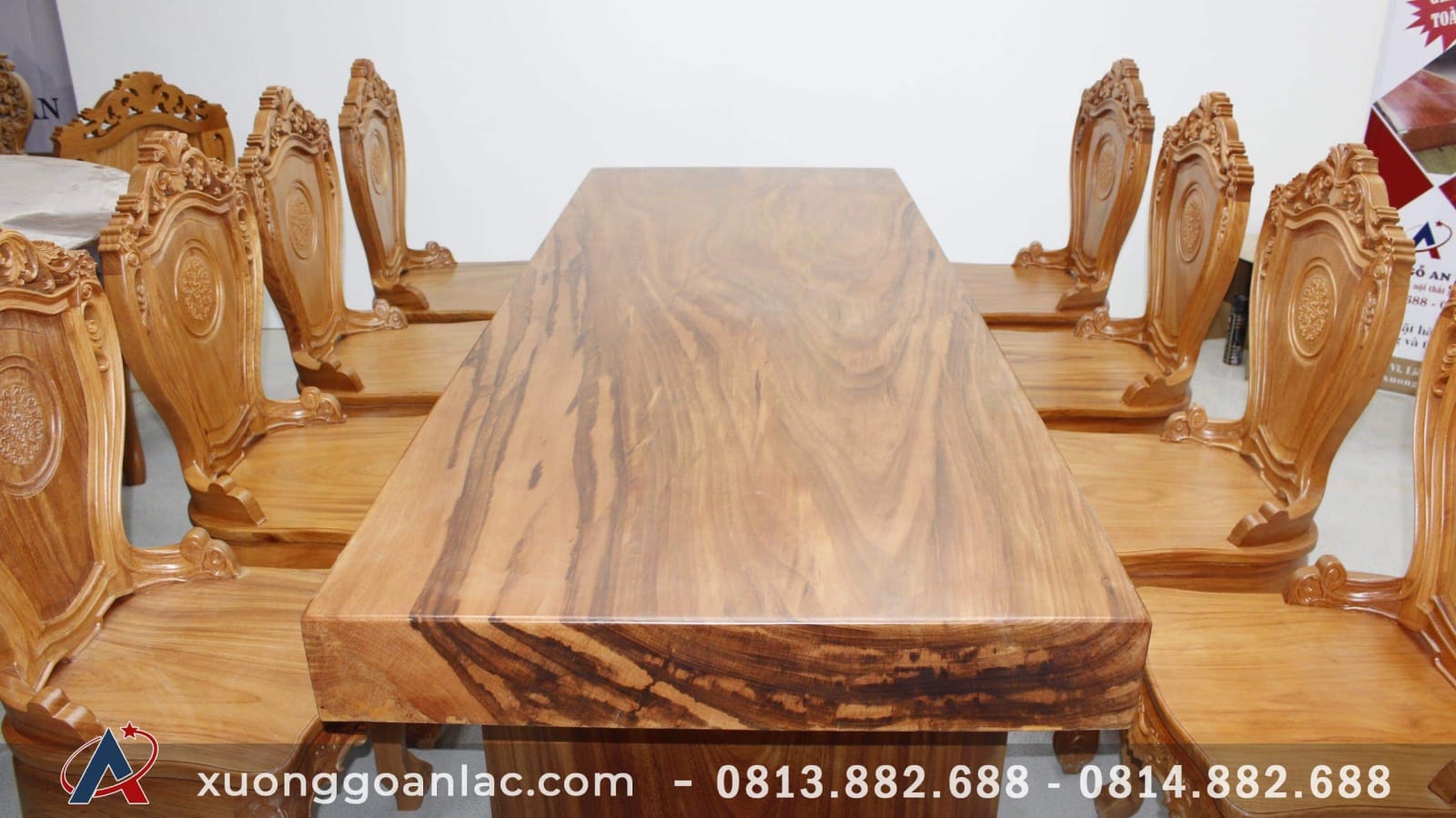 Bàn ăn nguyên khối gỗ hương xám với 8 ghế louis gỗ gõ đỏ (Anh Dân, Hà Nội) 6 bàn ăn nguyên khối
