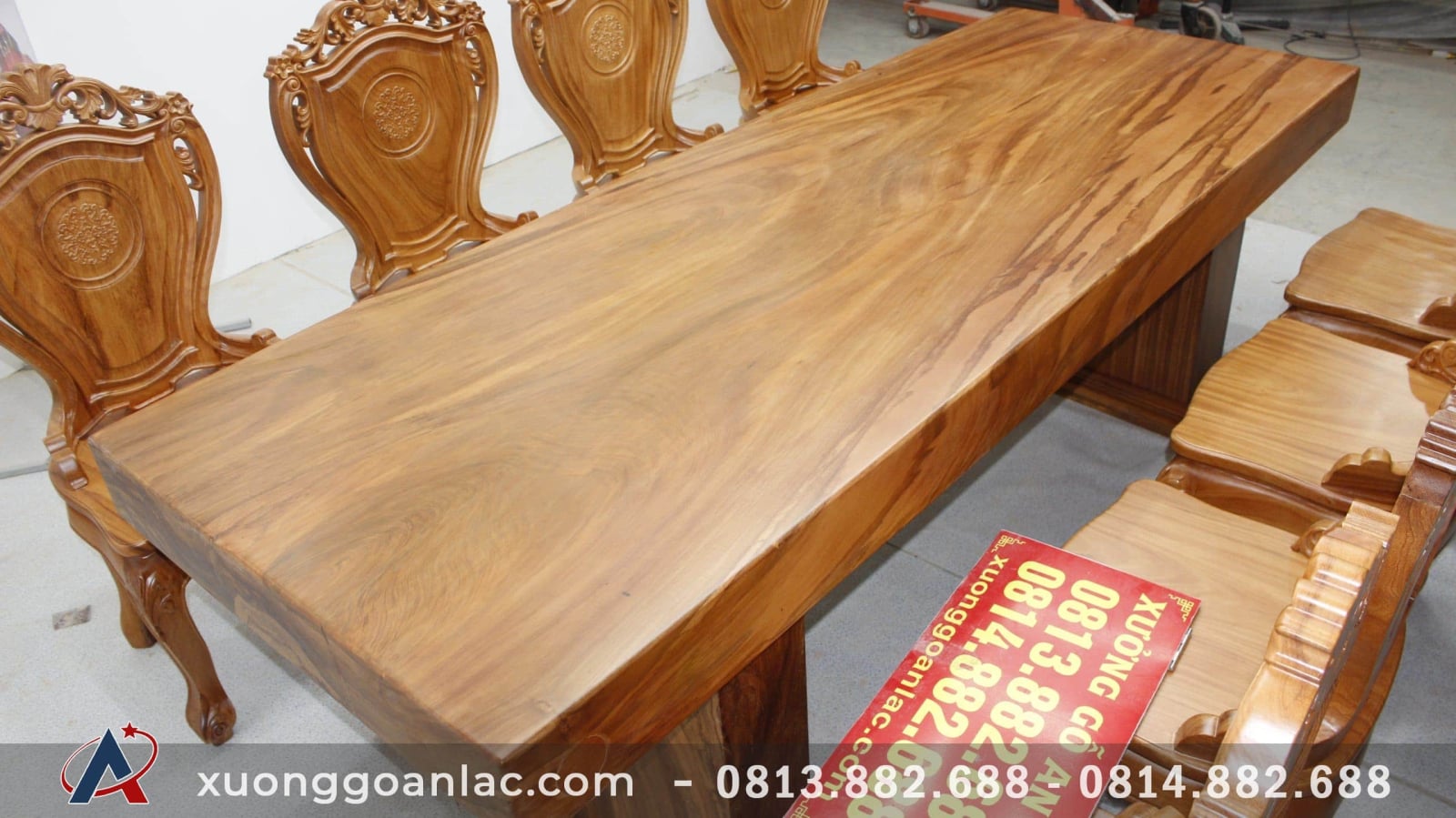 Bàn ăn nguyên khối gỗ hương xám với 8 ghế louis gỗ gõ đỏ (Anh Dân, Hà Nội) 7 mặt bàn gỗ hương xám