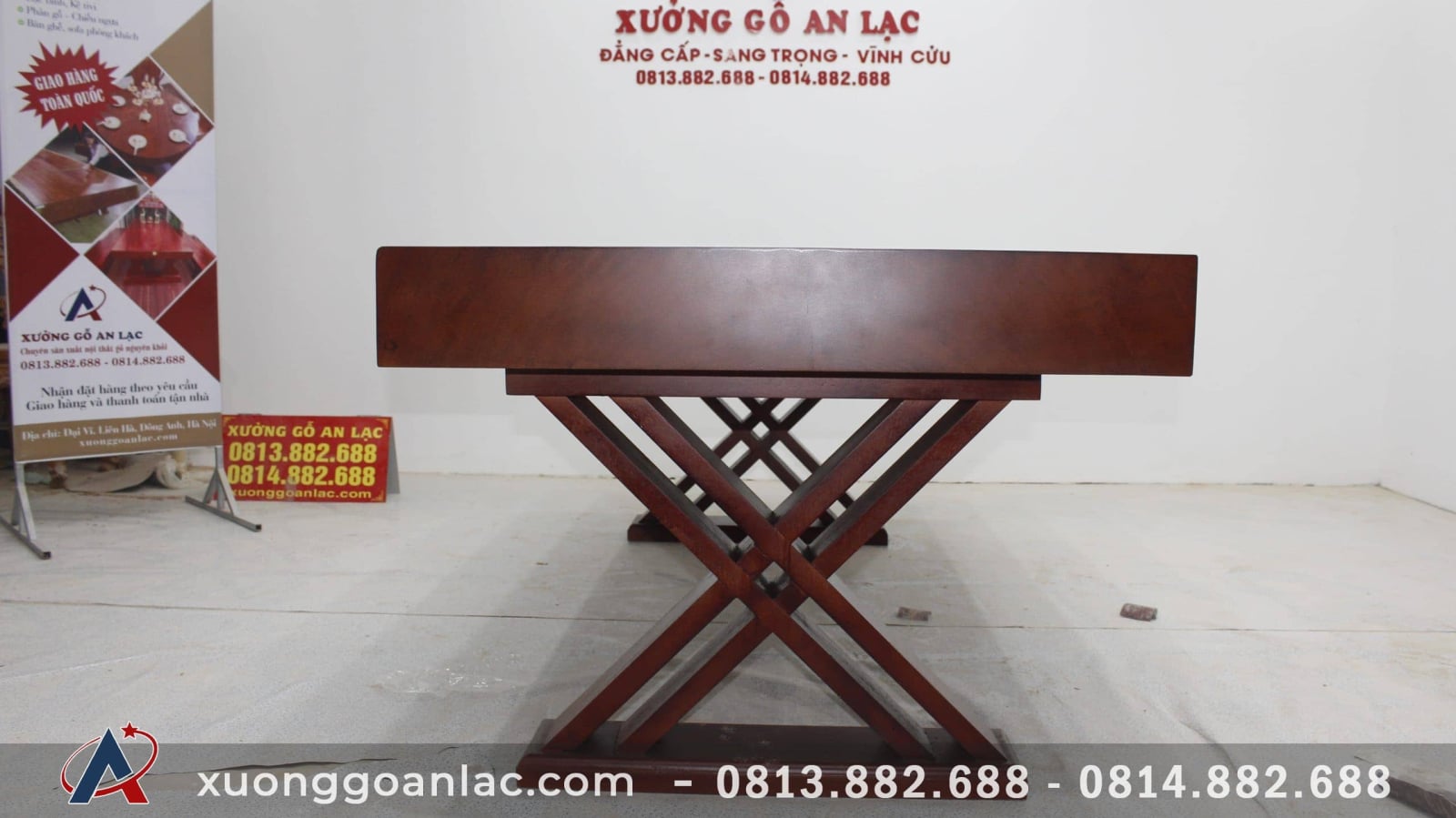 Mẫu bàn ăn nguyên khối gỗ gõ đỏ cao cấp (Anh Tuân, Hòa Bình) 13 mặt bàn gỗ gõ đỏ nguyên tấm chân X