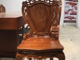 Bộ bàn ăn nguyên khối gỗ gõ đỏ màu óc chó (Chú Sang, TP Thái Bình) 23 ghế louis đẹp