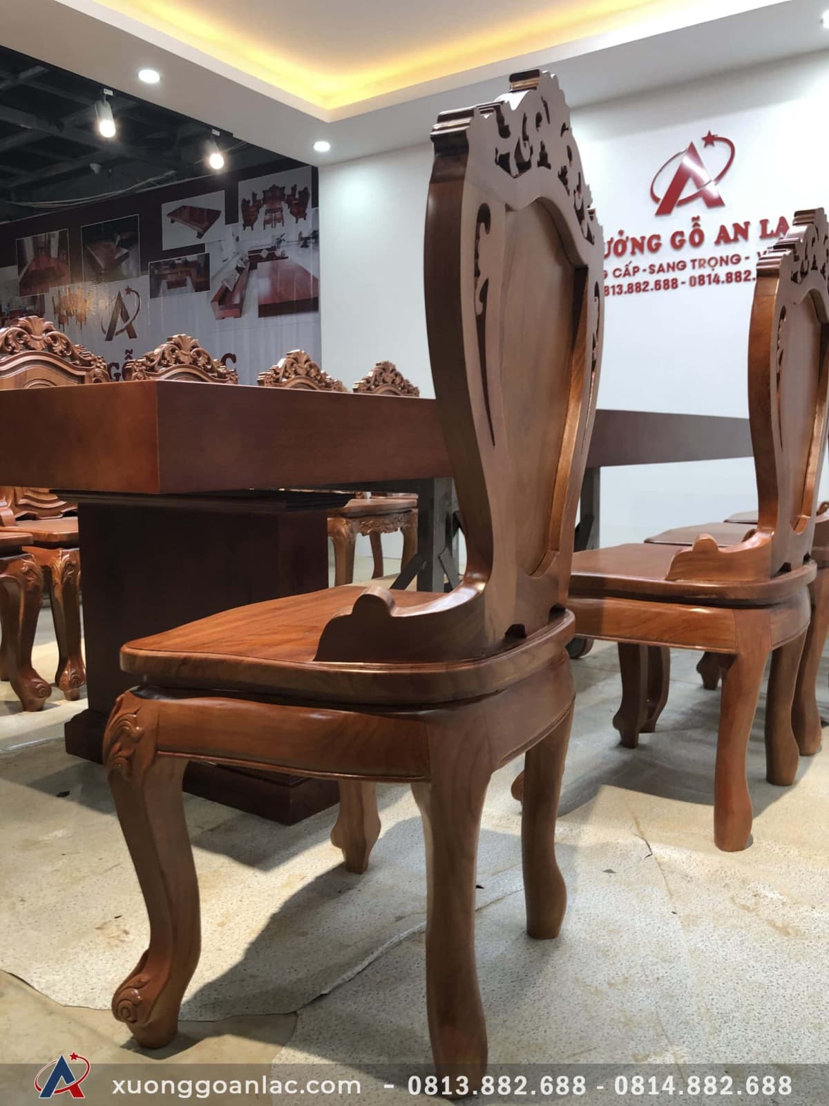 Bộ bàn ăn nguyên khối gỗ gõ đỏ màu óc chó (Chú Sang, TP Thái Bình) 7 ghế louis 1 mặt