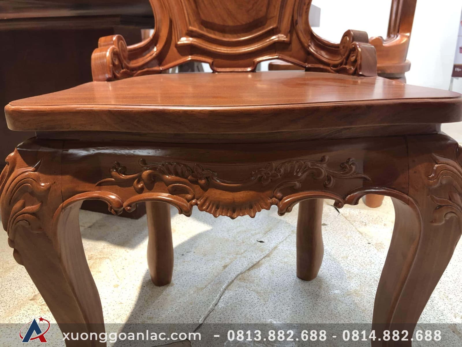 Bộ bàn ăn nguyên khối gỗ gõ đỏ màu óc chó (Chú Sang, TP Thái Bình) 5 mẫu ghế louis vip