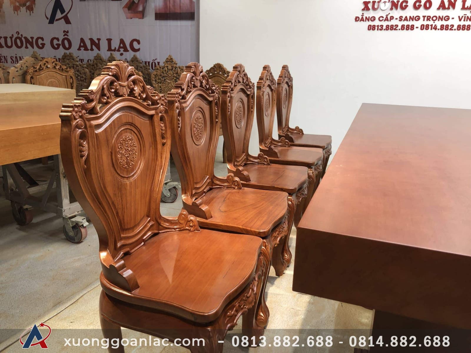 Bộ bàn ăn nguyên khối gỗ gõ đỏ màu óc chó (Chú Sang, TP Thái Bình) 15 mẫu ghế louis hoàng gia