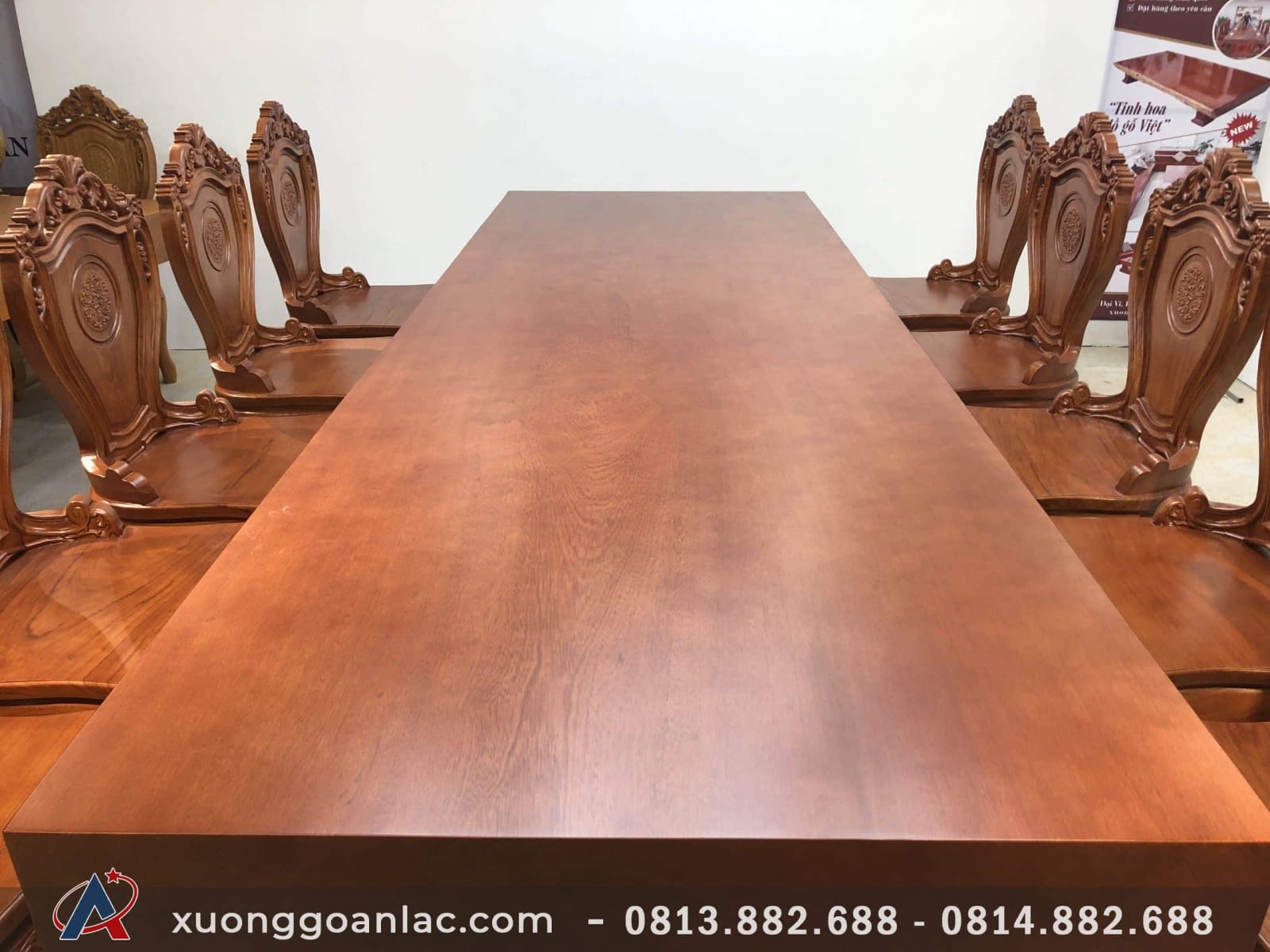Bộ bàn ăn nguyên khối gỗ gõ đỏ màu óc chó (Chú Sang, TP Thái Bình) 36 mặt bàn đẹp không tì vết