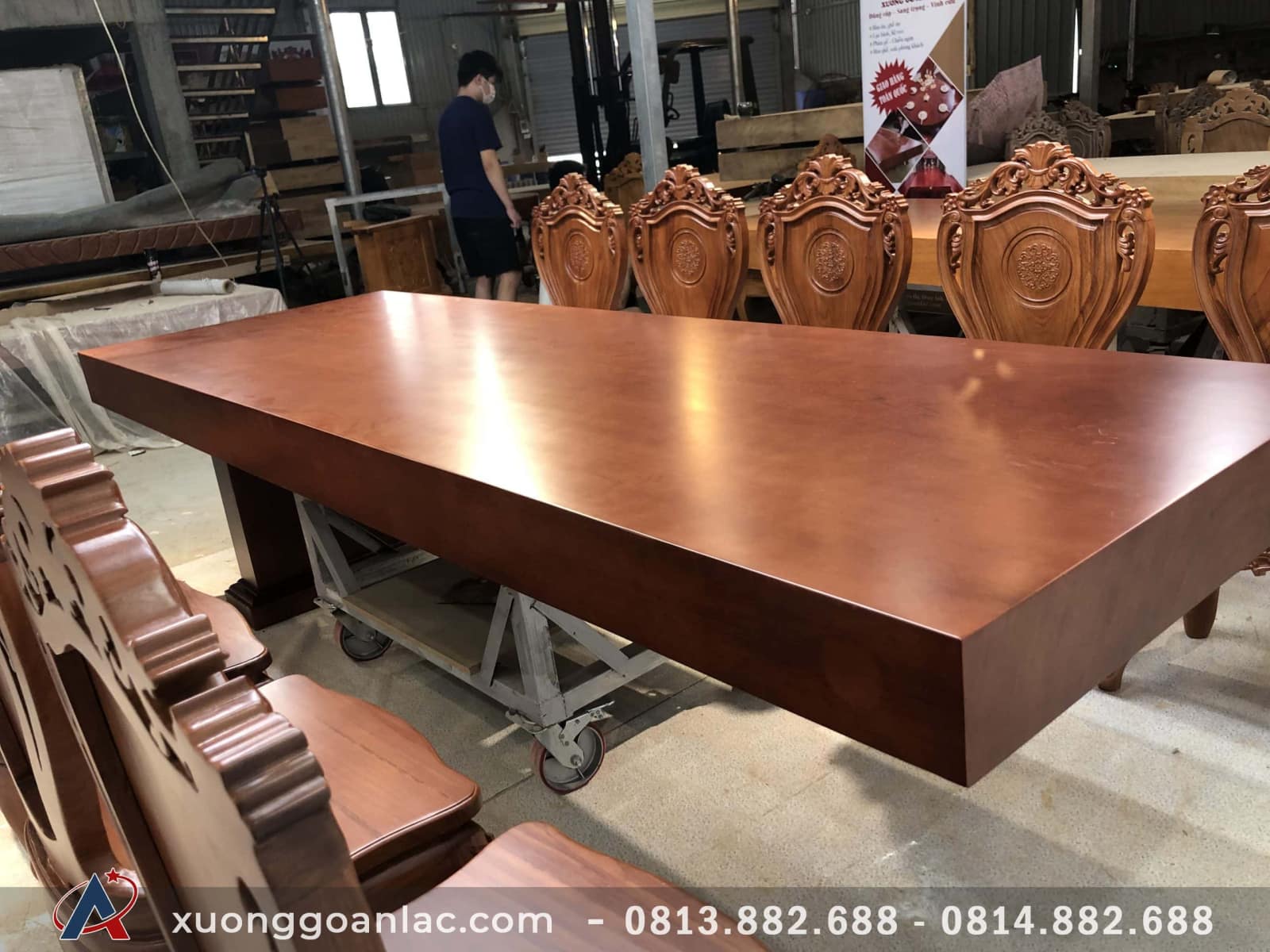 Bộ bàn ăn nguyên khối gỗ gõ đỏ màu óc chó (Chú Sang, TP Thái Bình) 11 bàn nguyên khối cực vip