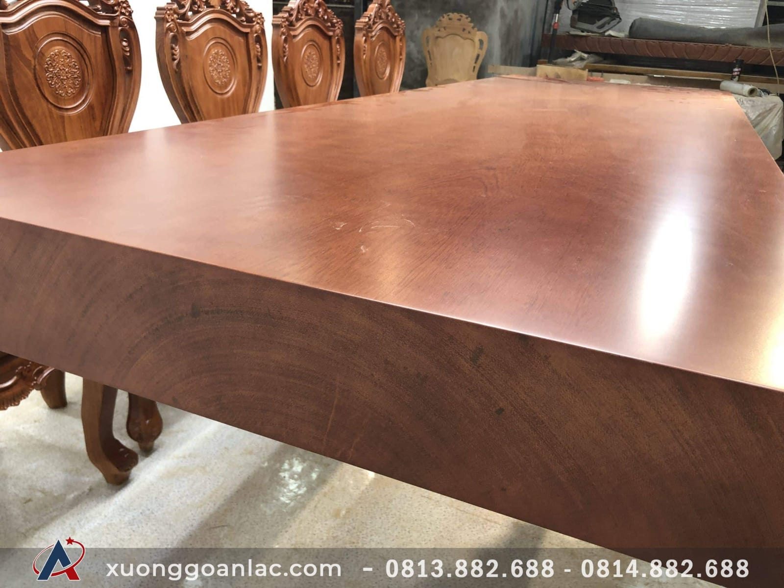 Bộ bàn ăn nguyên khối gỗ gõ đỏ màu óc chó (Chú Sang, TP Thái Bình) 10 mặt bàn nguyên khối gỗ gõ