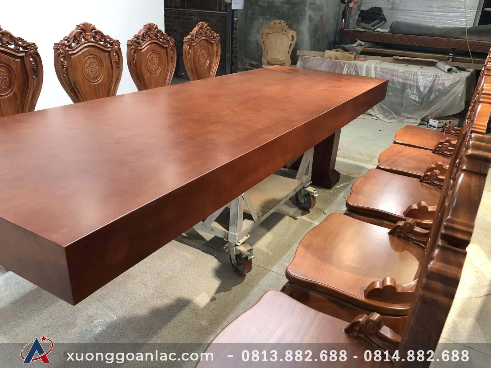 Bộ bàn ăn nguyên khối gỗ gõ đỏ màu óc chó (Chú Sang, TP Thái Bình) 9 bộ bàn ăn nguyên khối gỗ gõ đỏ