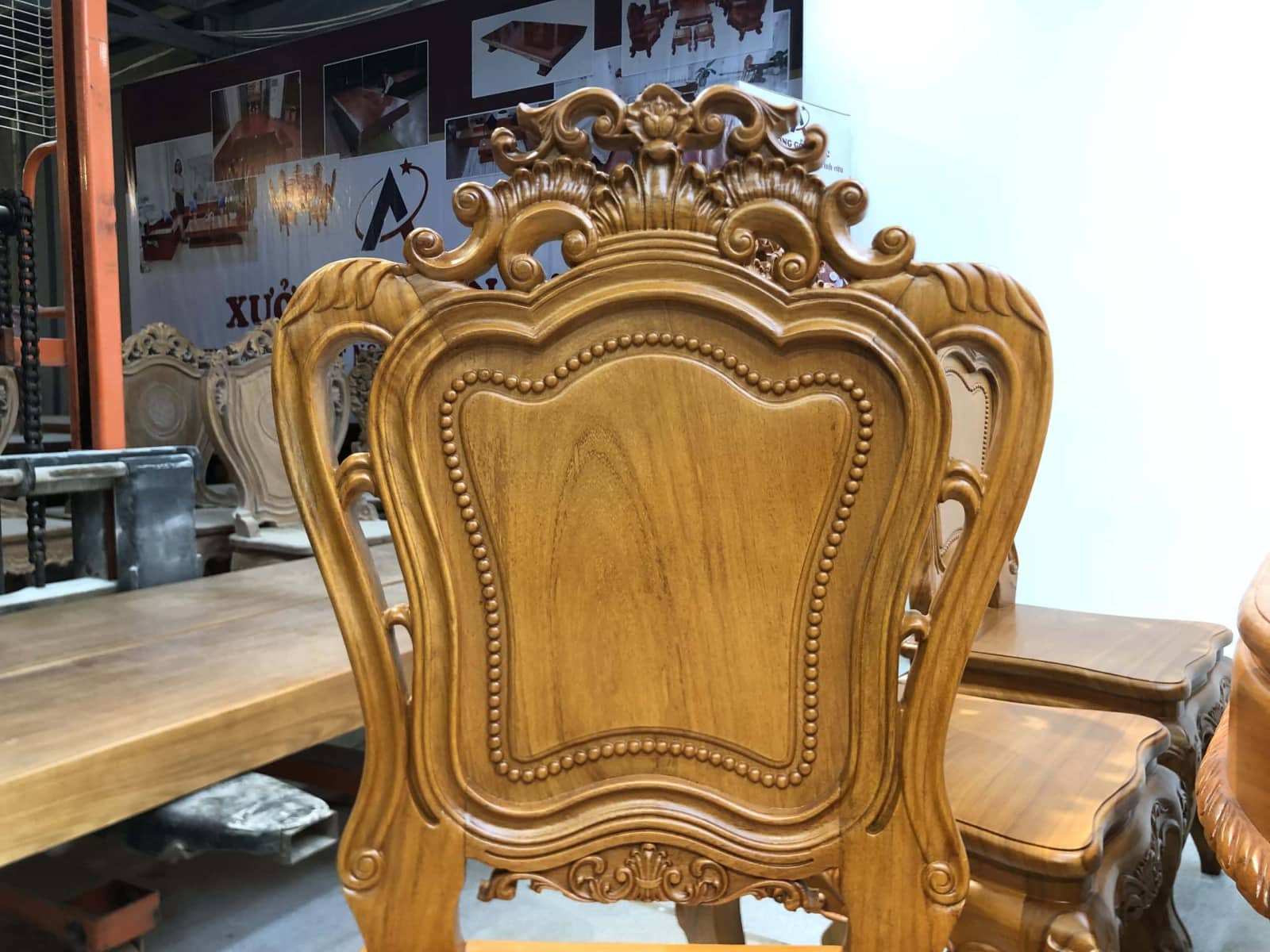 Bộ bàn ăn gỗ gõ đỏ 6 ghế louis (Anh Phan, Bình Chánh - Tp.Hồ Chí Minh) 8 Tựa lưng ghế gõ đỏ