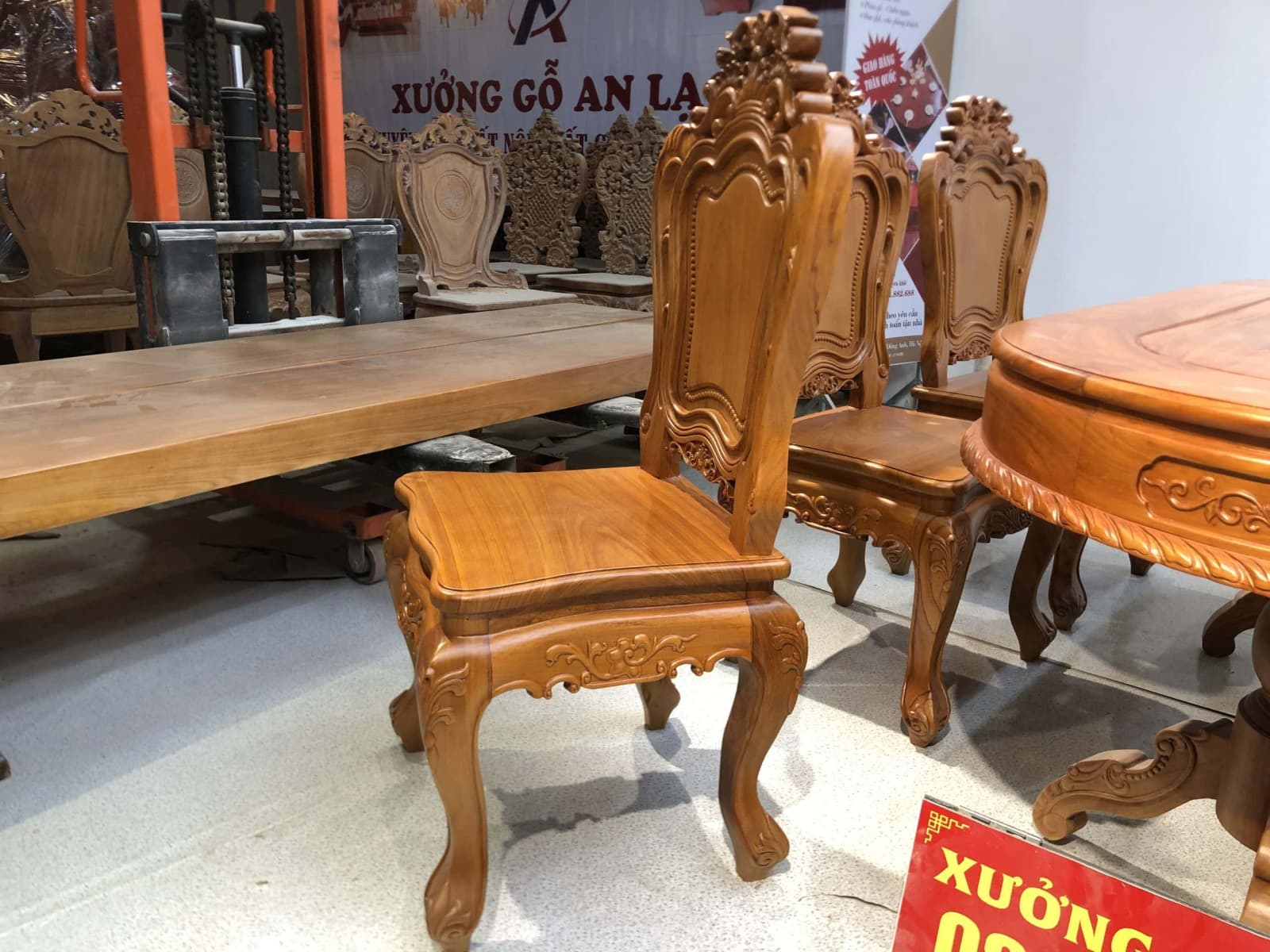 Bộ bàn ăn gỗ gõ đỏ 6 ghế louis (Anh Phan, Bình Chánh - Tp.Hồ Chí Minh) 9 Ghế Louis hoa lan tây