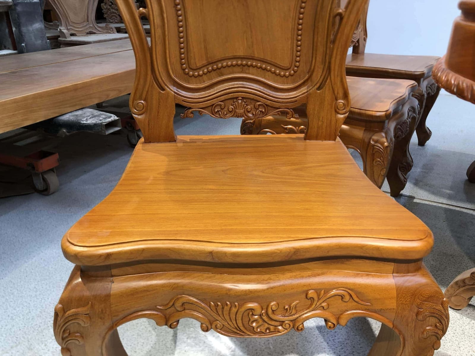 Bộ bàn ăn gỗ gõ đỏ 6 ghế louis (Anh Phan, Bình Chánh - Tp.Hồ Chí Minh) 7 mặt ghế louis hoa lan tây