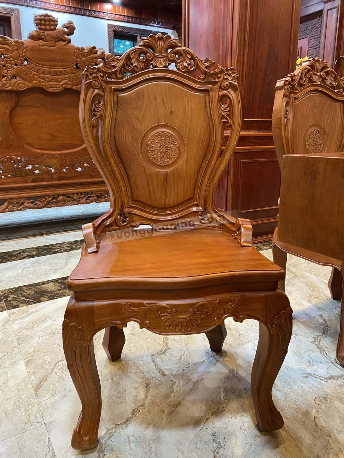 Bộ bàn ăn nguyên khối 10 ghế louis hoa lan tây (Bác Trường, Nam Từ Liêm, Hà Nội) 17 Ghế louis hoa lan tây có tay
