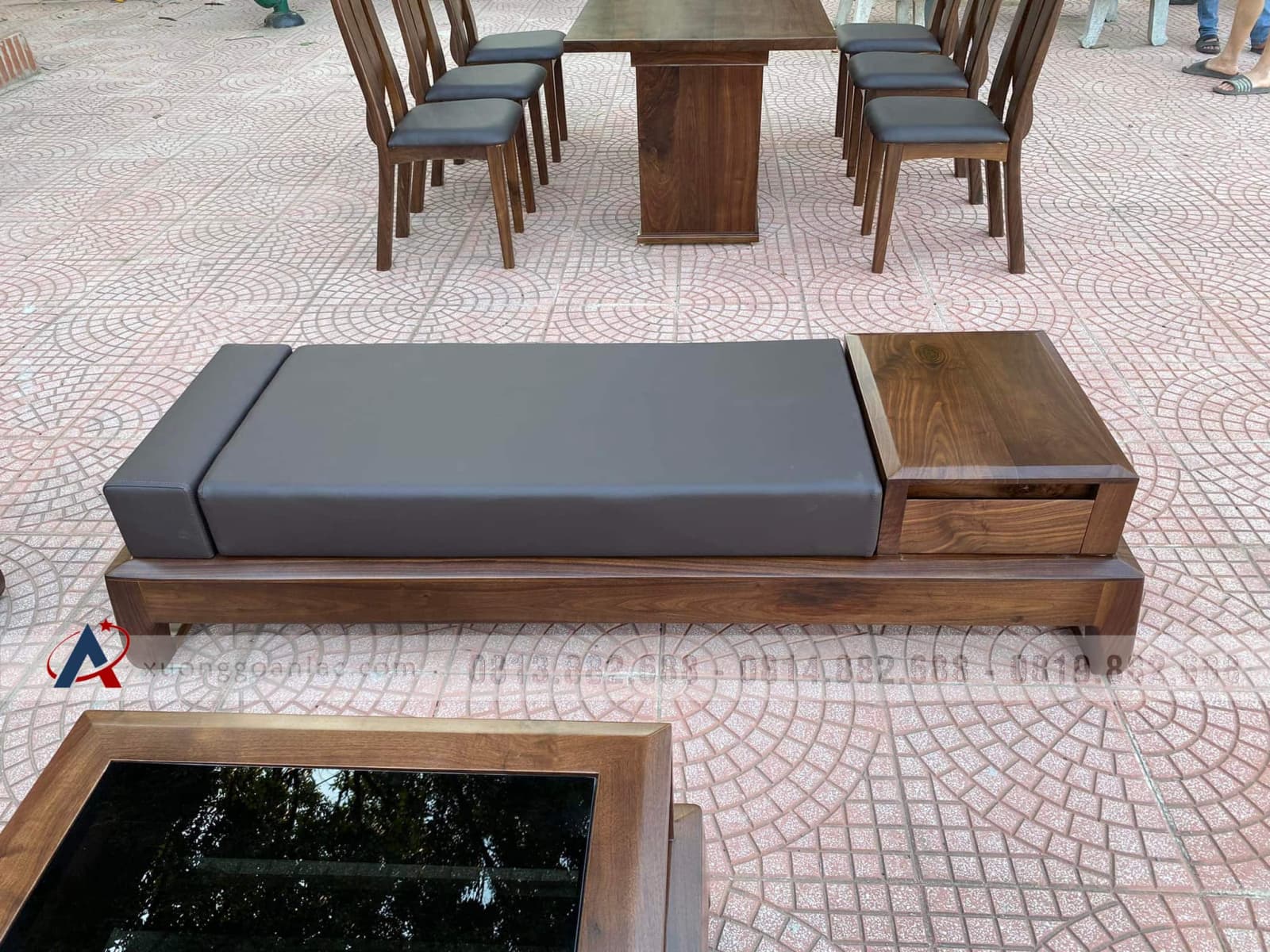 Combo nội thất gỗ óc chó cho gia đình anh Tứ ở Nghệ An 38 ghế sofa gỗ óc chó đệm da
