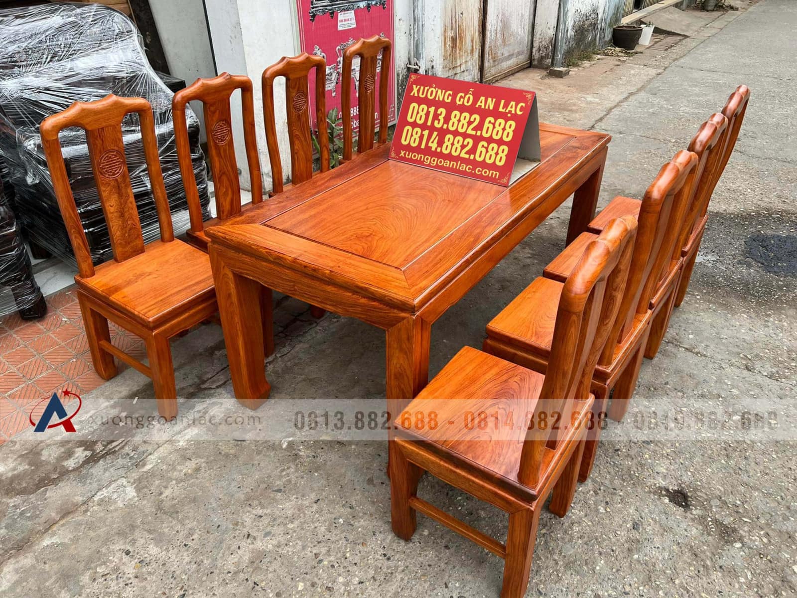 Bộ bàn ăn 8 ghế đục chữ thọ gỗ hương đá hàng dày dặn (Anh Minh, Hà Nội) 8 Bộ bàn ăn 8 ghế đục chữ thọ gỗ hương đá hàng dày dặn