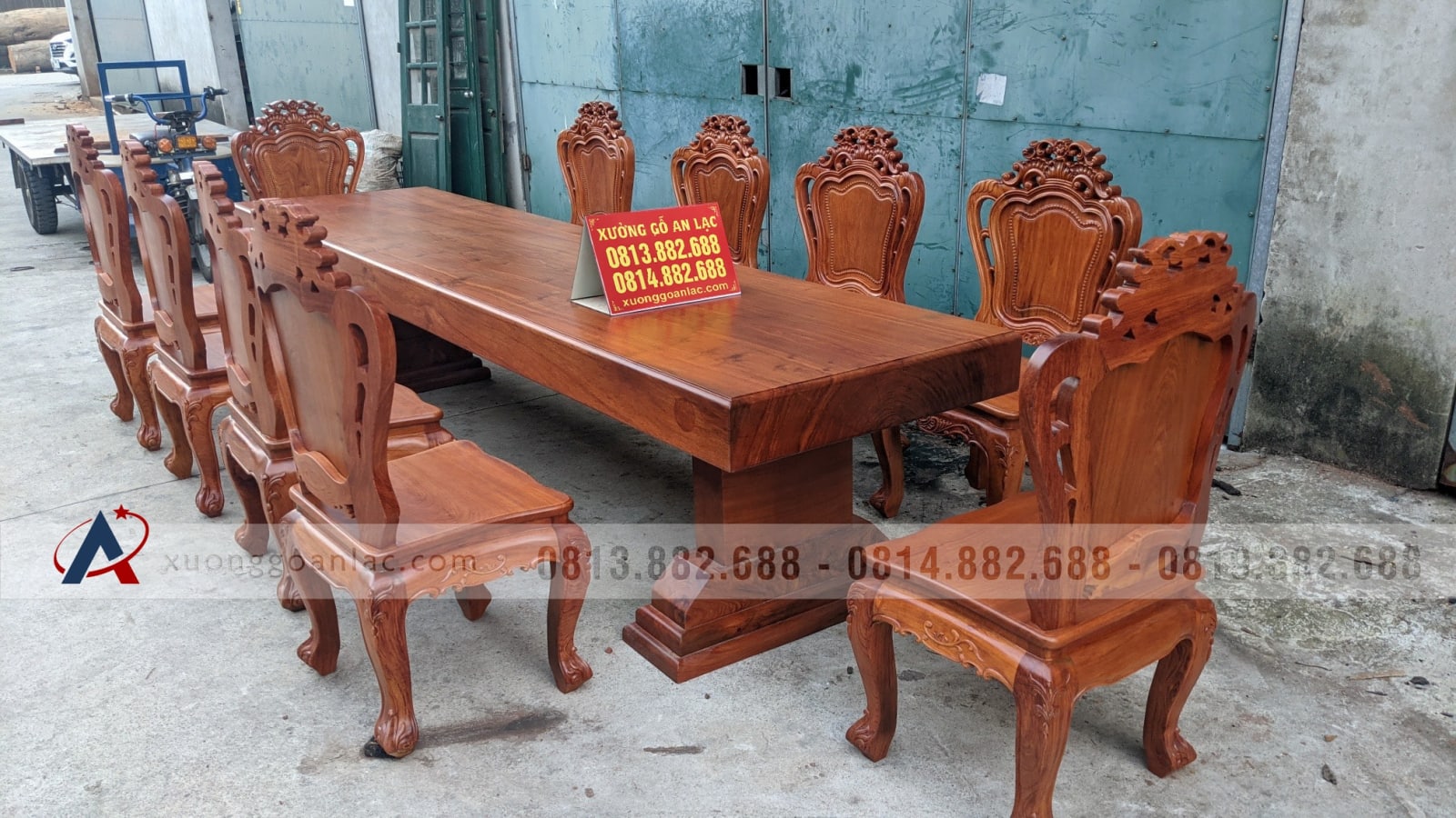 Bộ bàn ăn nguyên khối gỗ hương đá 10 ghế louis hoàng gia mặt tràn (Cô Hương, Hà Tĩnh) 2 Bộ bàn ăn nguyên khối gỗ hương đá 10 ghế louis hoàng gia mặt tràn (Cô Hương, Hà Tĩnh) - Ảnh 2