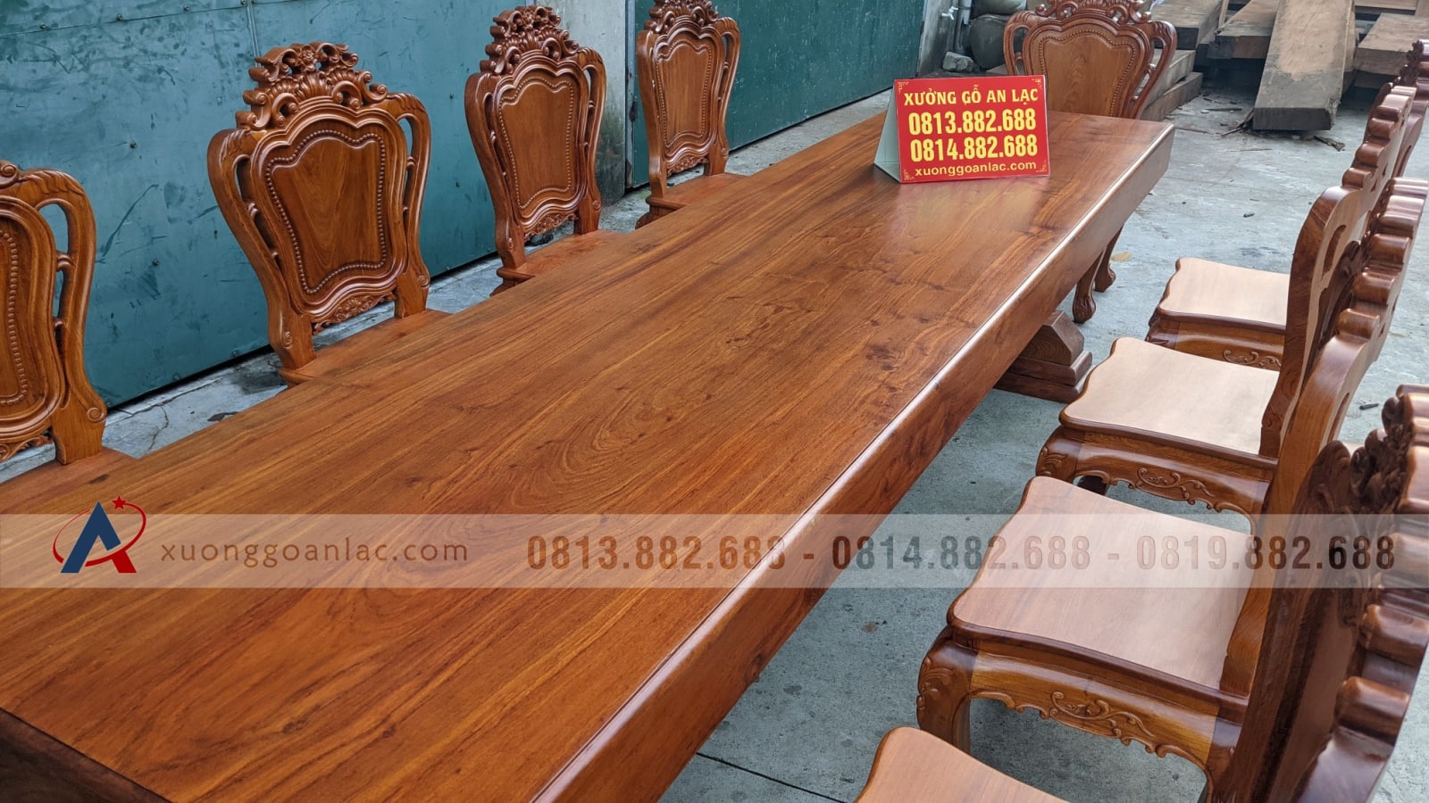 Bộ bàn ăn nguyên khối gỗ hương đá 10 ghế louis hoàng gia mặt tràn (Cô Hương, Hà Tĩnh) 23 mặt bàn gỗ hương siêu vân