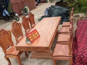 Bộ bàn ăn nguyên khối gỗ hương đá 8 ghế mặt tràn siêu vip (Anh Tuyển, Quảng Ninh)
