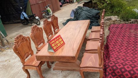 Bộ bàn ăn nguyên khối gỗ hương đá 8 ghế mặt tràn siêu vip (Anh Tuyển, Quảng Ninh)