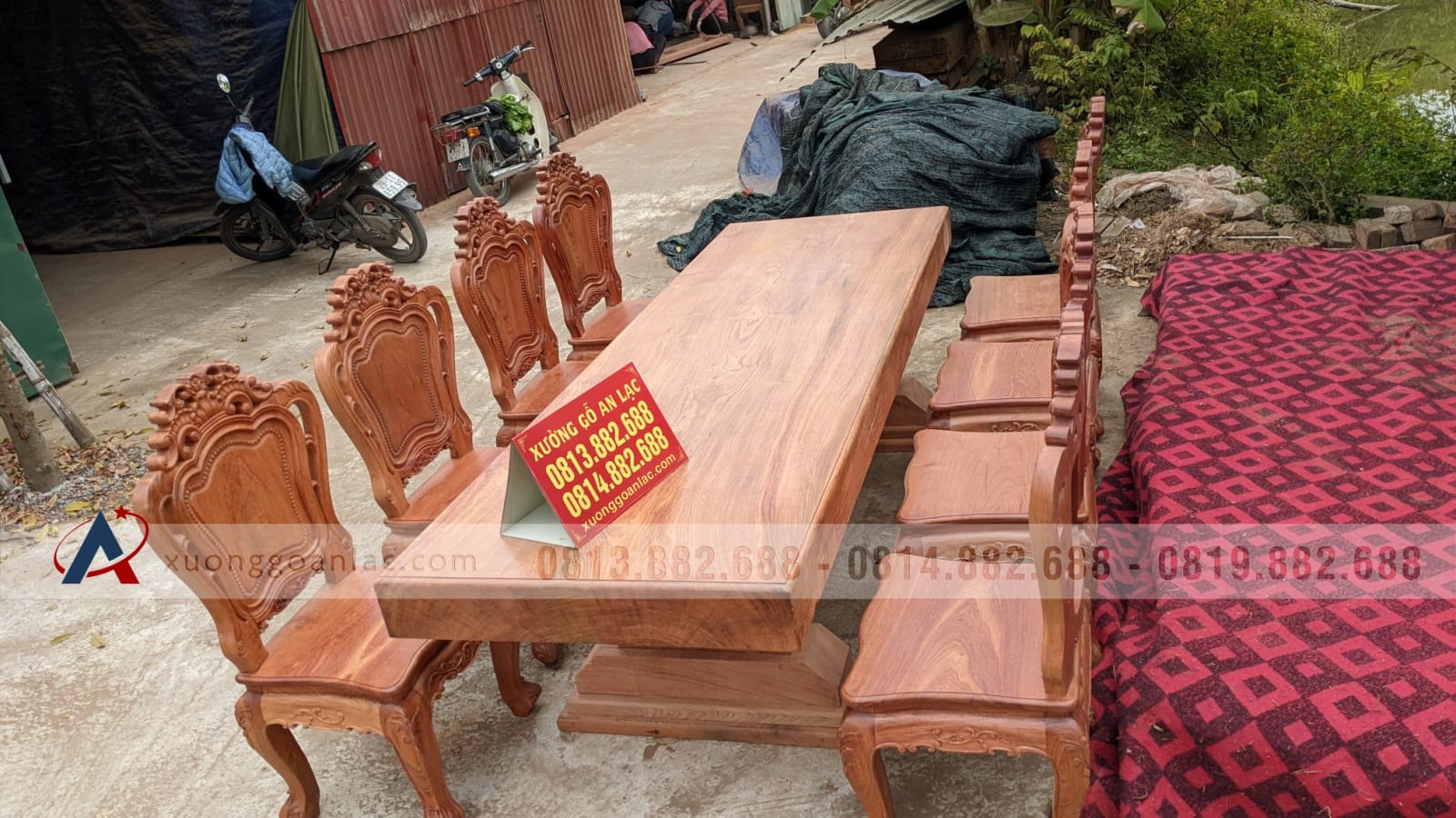Bộ bàn ăn nguyên khối gỗ hương đá 8 ghế mặt tràn siêu vip (Anh Tuyển, Quảng Ninh) 1 Bộ bàn ăn nguyên khối gỗ hương đá 8 ghế mặt tràn siêu vip (Anh Tuyển, Quảng Ninh)