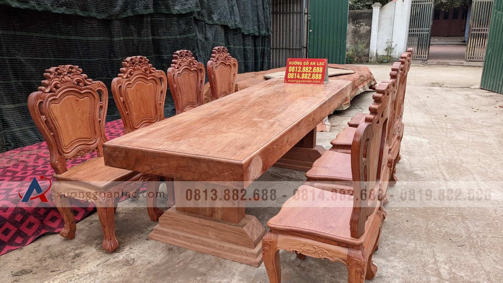 Bộ bàn ăn nguyên khối gỗ hương đá 8 ghế mặt tràn siêu vip (Anh Tuyển, Quảng Ninh) 12 Bộ bàn ăn nguyên khối gỗ hương đá 8 ghế mặt tràn siêu vip