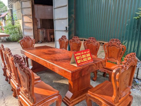 Bộ bàn ăn nguyên khối siêu vân và 10 ghế louis hoàng gia đục 2 mặt