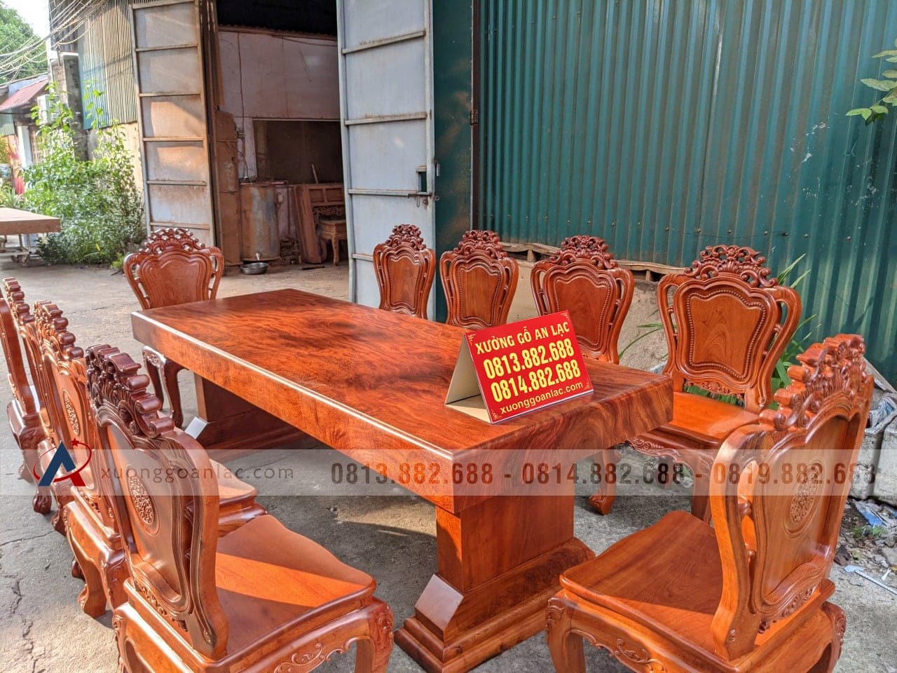 Bộ bàn ăn nguyên khối siêu vân và 10 ghế louis hoàng gia đục 2 mặt (Anh Tuấn, TP Hồ Chí Minh) 18 Bộ bàn ăn nguyên khối siêu vân và 10 ghế louis hoàng gia đục 2 mặt