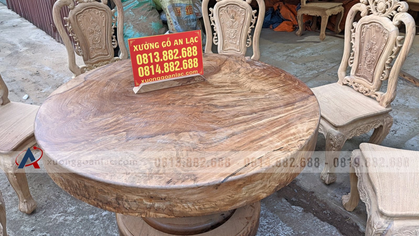 Bộ bàn ăn tròn nguyên khối gỗ gõ đỏ 8 ghế hoa hồng hàng siêu vân (Chị Tiên, Lâm Đồng) 2 Bộ bàn ăn tròn nguyên khối gỗ gõ đỏ 8 ghế hoa hồng hàng siêu vân (Chị Tiên, Lâm Đồng) - Ảnh 2