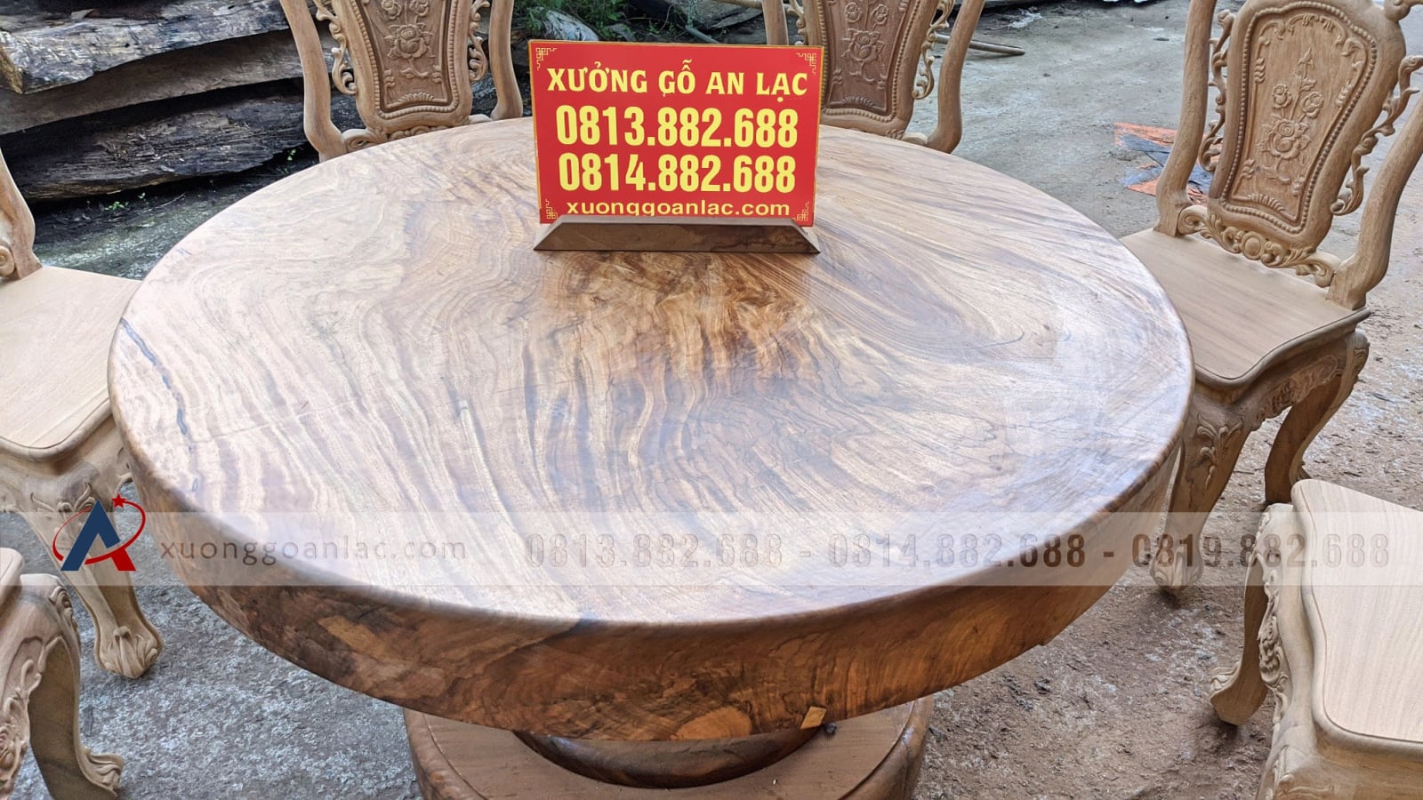 Bộ bàn ăn tròn nguyên khối gỗ gõ đỏ 8 ghế hoa hồng hàng siêu vân (Chị Tiên, Lâm Đồng) 21 mặt bàn tròn nguyên khối gỗ gõ