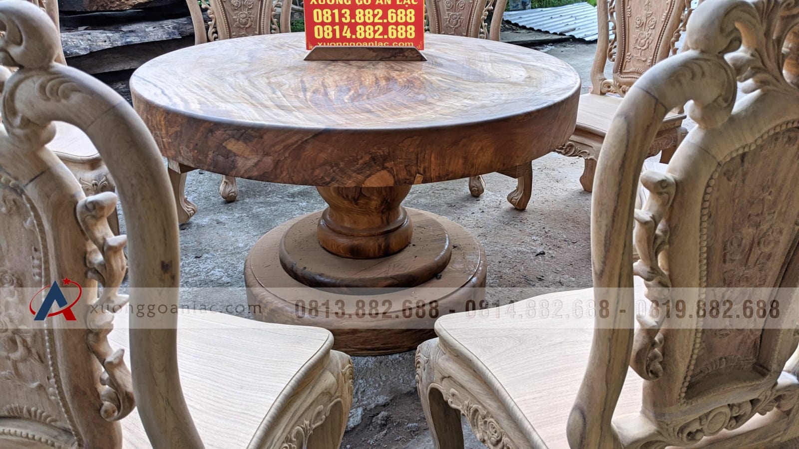 Bộ bàn ăn tròn nguyên khối gỗ gõ đỏ 8 ghế hoa hồng hàng siêu vân (Chị Tiên, Lâm Đồng) 22 bàn ăn tròn gỗ gõ đỏ nguyên khối