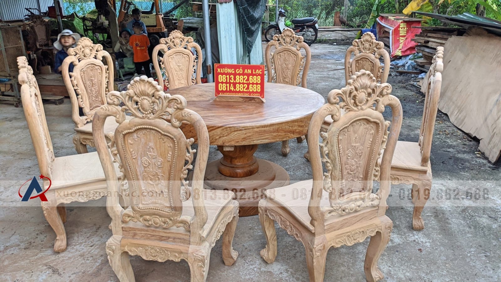 Bộ bàn ăn tròn nguyên khối gỗ gõ đỏ 8 ghế hoa hồng hàng siêu vân (Chị Tiên, Lâm Đồng) 23 bàn ghế ăn gỗ gõ đỏ 8 ghế louis hoàng gia cao cấp