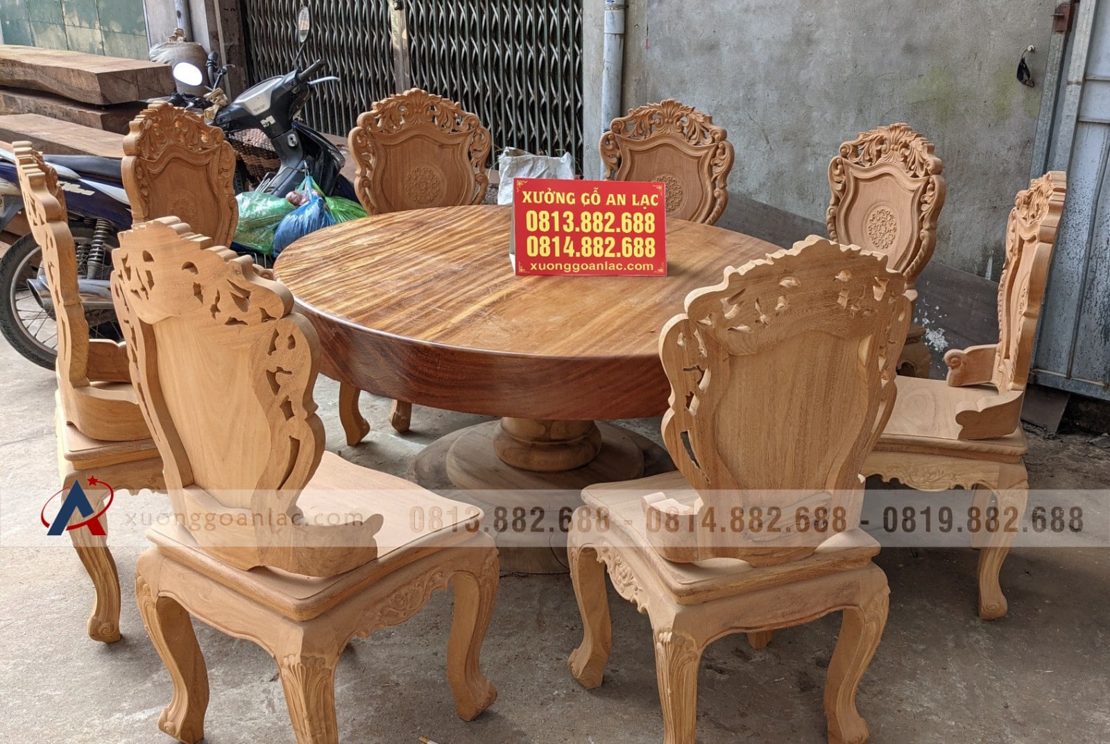 Bộ bàn ăn tròn nguyên khối gỗ gõ đỏ 8 ghế hàng siêu vân (Anh Phi, Thanh Hóa) 2 bàn ăn tròn gỗ gõ đỏ nguyên khối