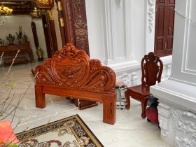 Combo nội thất gỗ cho biệt thự siêu khủng của gia đình anh Thân (Hưng Yên) 14 Giường ngủ 1m8x2m mẫu đục Louis Hoa Hồng gỗ hương đá