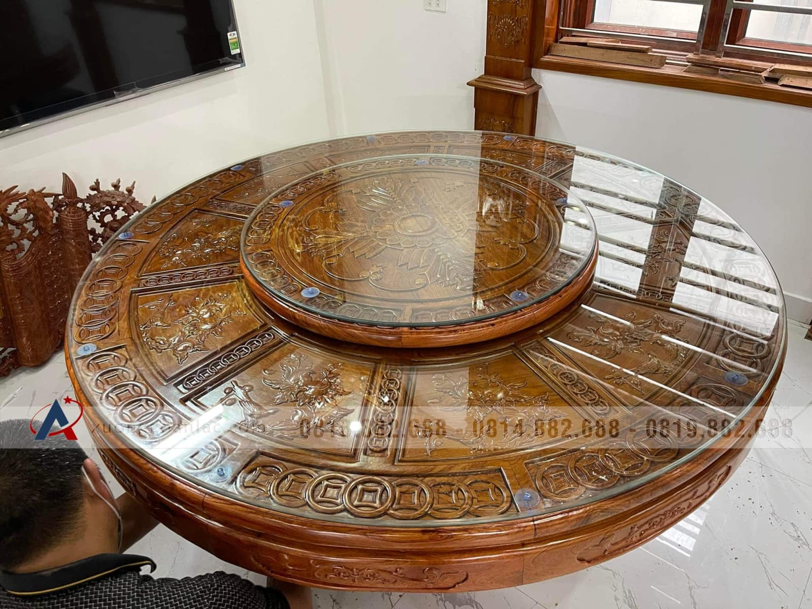 Combo nội thất gỗ cho biệt thự siêu khủng của gia đình anh Thân (Hưng Yên) 27 bàn tròn gỗ hương đá đục họa tiết
