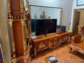 Kệ ti vi – Đồng hồ Tứ Trụ đều làm từ gỗ hương đá