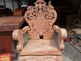 Mẫu ghế ăn hoàng gia có tay tựa nguyên tấm đục 2 mặt gỗ hương đá