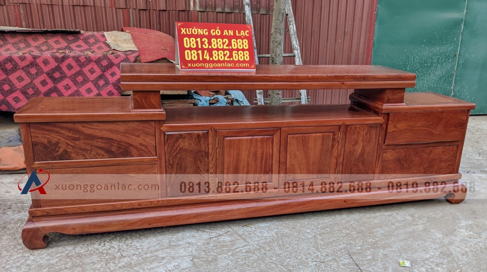 Kệ tivi mẫu sofa dài 2m6 gỗ hương đá chọn vân vip (anh Hướng, Sơn La) 10 kệ tivi gỗ hương đá
