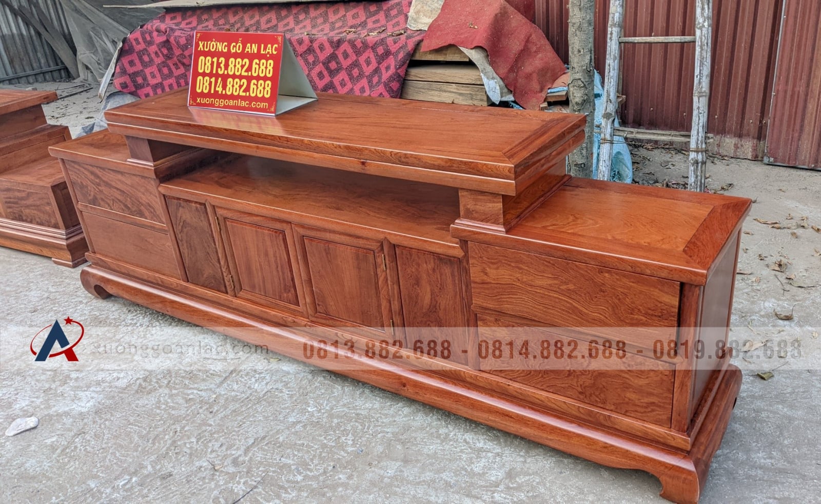 Kệ tivi mẫu sofa dài 2m6 gỗ hương đá chọn vân vip (anh Hướng, Sơn La) 9 kệ tivi gỗ hương đá