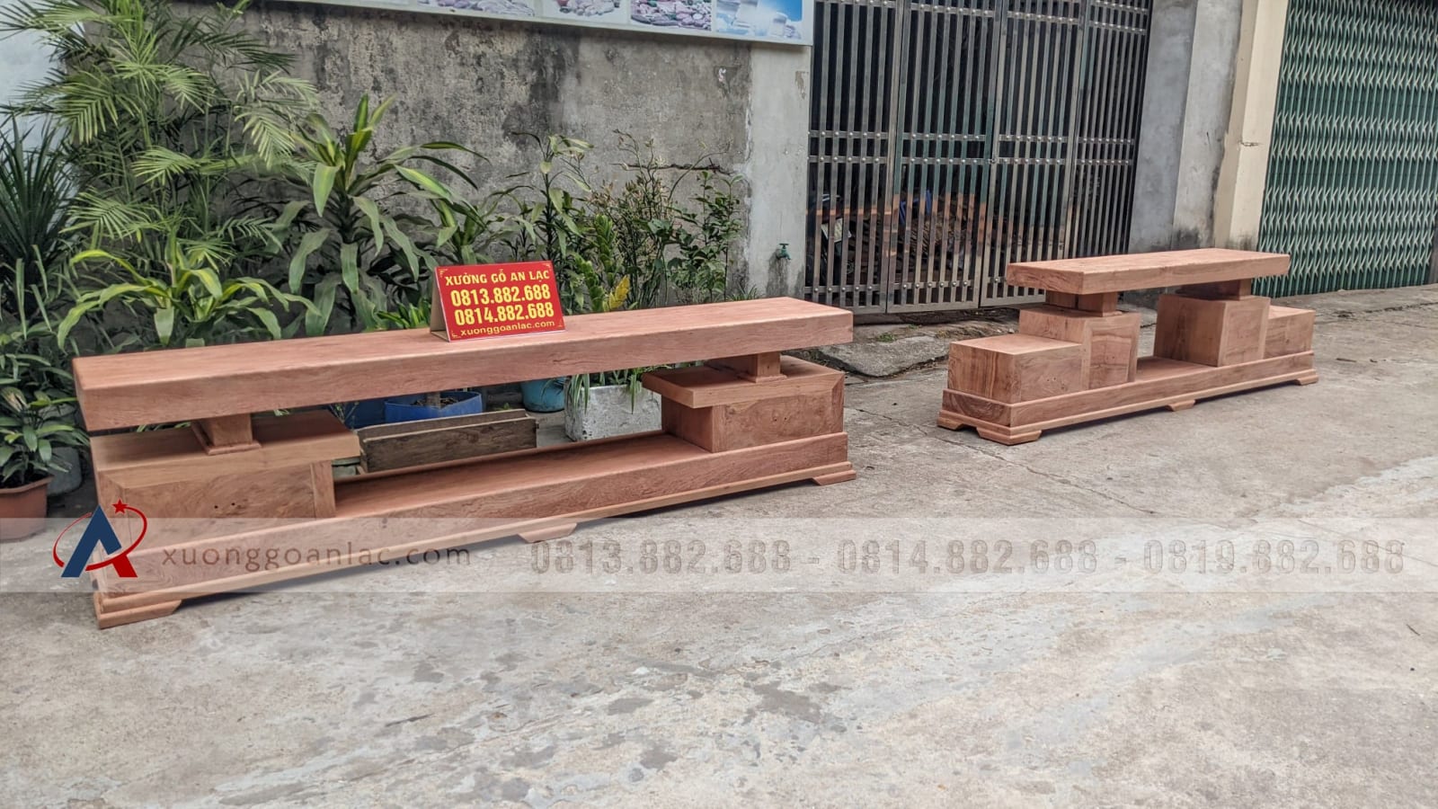 Kệ tivi nguyên khối 2 tầng 2 ngăn kéo gỗ hương đá 2 Kệ tivi nguyên khối 2 tầng 2 ngăn kéo gỗ hương đá - Ảnh 2