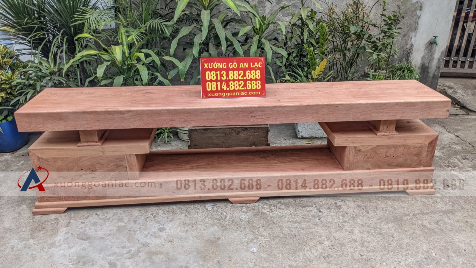 Kệ tivi nguyên khối 2 tầng 2 ngăn kéo gỗ hương đá 3 Kệ tivi nguyên khối 2 tầng 2 ngăn kéo gỗ hương đá - Ảnh 3