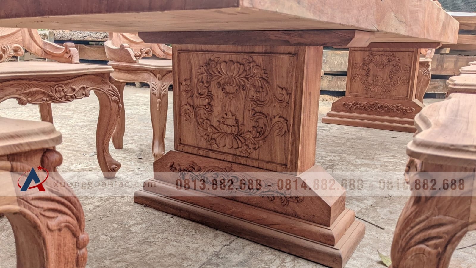 Bộ bàn ăn nguyên khối gỗ hương đá 10 ghế louis hoàng gia tân cổ điển siêu vip (Anh Mến, Hà Nam) 5 Bộ bàn ăn nguyên khối gỗ hương đá 10 ghế louis hoàng gia tân cổ điển siêu vip (Anh Mến, Hà Nam) - Ảnh 5