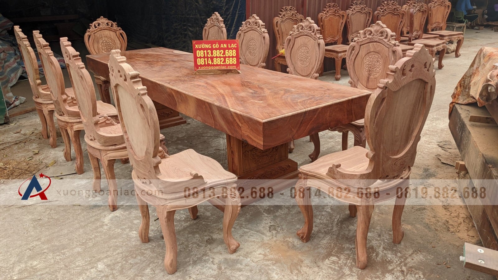 Bộ bàn ăn nguyên khối gỗ hương đá 10 ghế louis hoàng gia tân cổ điển siêu vip (Anh Mến, Hà Nam) 2 Bộ bàn ăn nguyên khối gỗ hương đá 10 ghế louis hoàng gia tân cổ điển siêu vip (Anh Mến, Hà Nam) - Ảnh 2