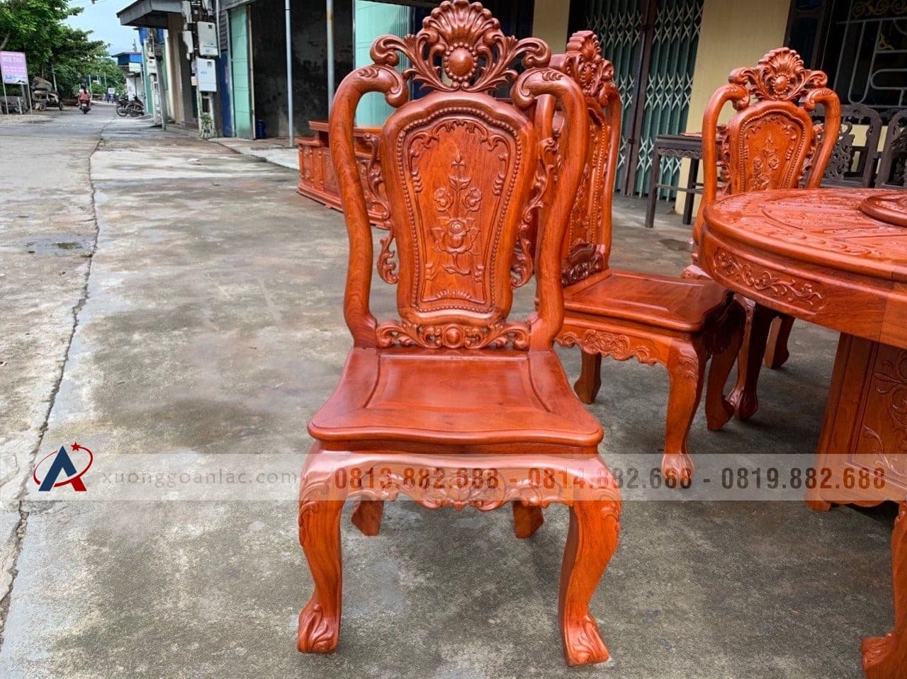 Bộ bàn ăn tròn xoay 8 ghế louis hoa hồng gỗ gõ đỏ cao cấp 19 ghế ăn louis hoa hồng đục 1 mặt
