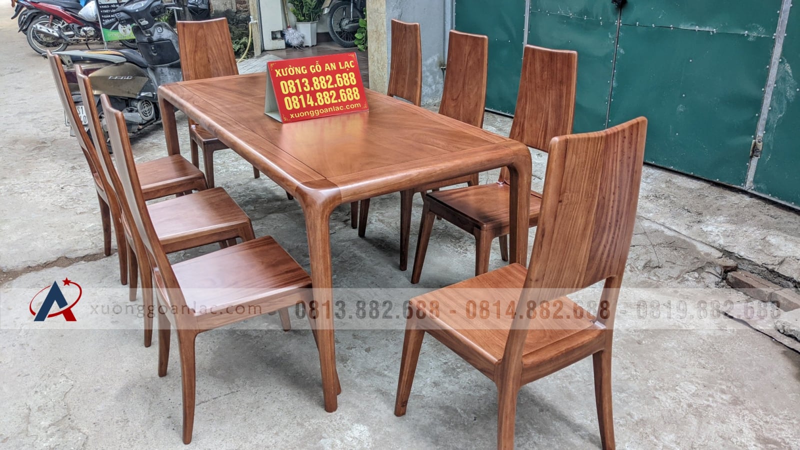 Bộ bàn ăn bo góc gỗ gõ đỏ 8 ghế trơn phun màu giả óc chó (Anh Thủy, Sơn La) 3 Bộ bàn ăn bo góc gỗ gõ đỏ 8 ghế trơn phun màu giả óc chó (Anh Thủy, Sơn La) - Ảnh 3