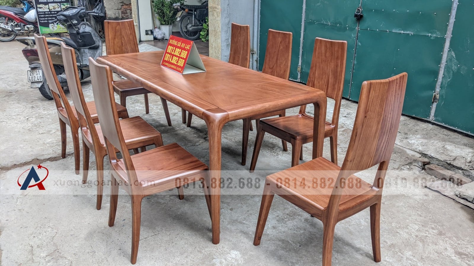 Bộ bàn ăn bo góc gỗ gõ đỏ 8 ghế trơn phun màu giả óc chó (Anh Thủy, Sơn La) 4 Bộ bàn ăn bo góc gỗ gõ đỏ 8 ghế trơn phun màu giả óc chó (Anh Thủy, Sơn La) - Ảnh 4