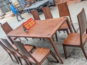 Bộ bàn ăn bo góc gỗ gõ đỏ 8 ghế trơn phun màu giả óc chó (Anh Thủy, Sơn La) 14 bàn ăn gỗ gõ đỏ và 8 ghế