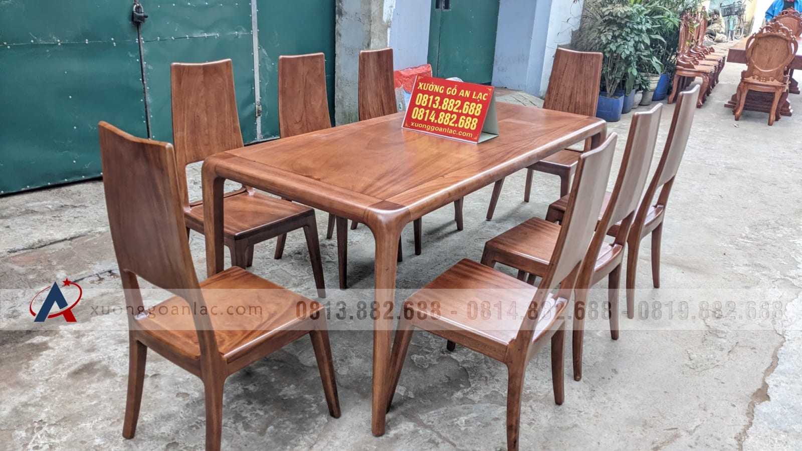 Bộ bàn ăn bo góc gỗ gõ đỏ 8 ghế trơn phun màu giả óc chó (Anh Thủy, Sơn La) 21 bàn ăn gỗ gõ đỏ hiện đại