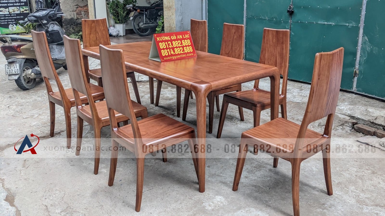 Bộ bàn ăn bo góc gỗ gõ đỏ 8 ghế trơn phun màu giả óc chó (Anh Thủy, Sơn La) 20 Bộ bàn ăn bo góc gỗ gõ đỏ 8 ghế trơn phun màu giả óc chó