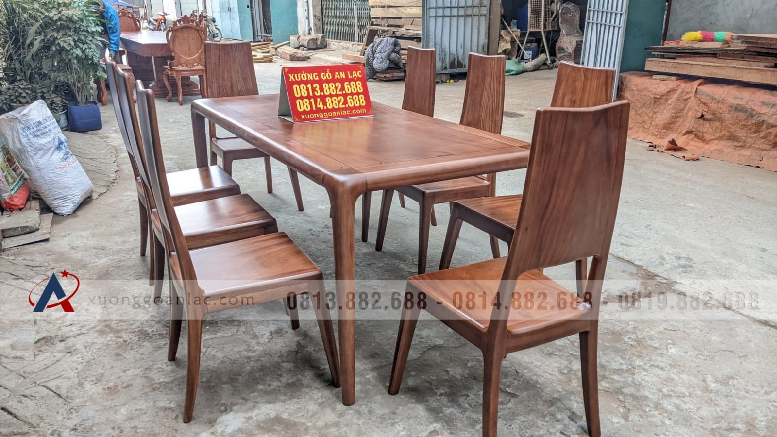 Bộ bàn ăn bo góc gỗ gõ đỏ 8 ghế trơn phun màu giả óc chó (Anh Thủy, Sơn La) 25 bàn ghế gỗ gõ đỏ hiện đại