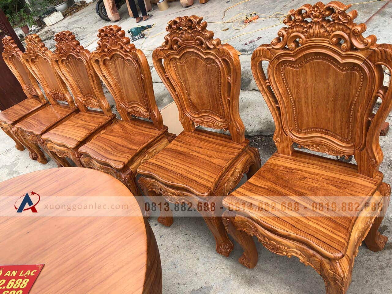 Bộ bàn ăn gỗ gõ đỏ nguyên khối hàng tuyển gỗ lựa vân (Anh Huân, Thanh Hóa) 16 ghế ăn mẫu louis hoa lá tây