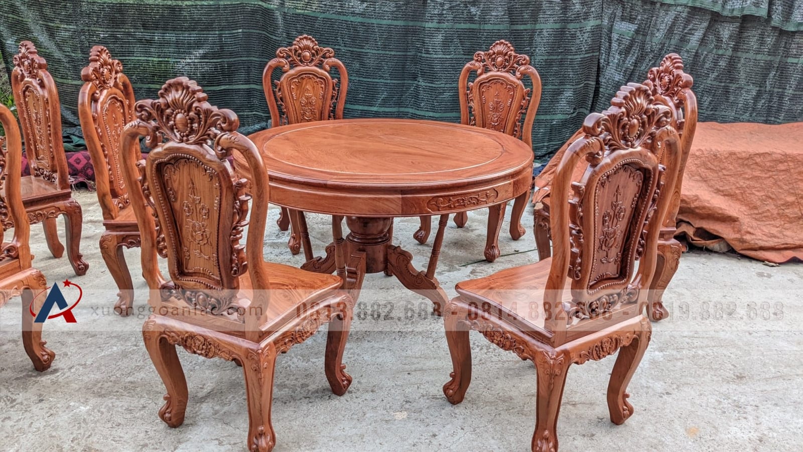 Bộ bàn ăn tròn 6 ghế hoa hồng đục 2 mặt gỗ hương đá (Chị Như, Thái Nguyên) 5 Bộ bàn ăn tròn 6 ghế hoa hồng đục 2 mặt gỗ hương đá (Chị Như, Thái Nguyên) - Ảnh 5